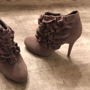 Gray ruffled booties